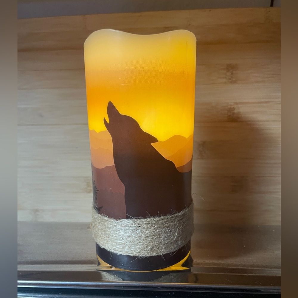 Wolf Silhouette LED Candle
Made of real wax~~~ flameless. 3 AAA .
Size 3x6” - Picture 3 of 7